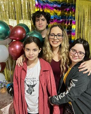 Clara Franco recibió sus 45 años rodeada del amor de sus tres hijos - Gente - ABC Color