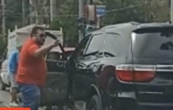 Hombre amenazó con un arma a otro conductor que le reclamó imprudencia al volante