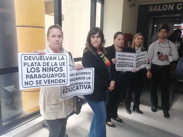 Diario HOY | Padres supuesto plan para “maquillar” ideología de género en el Plan de Transformación Educativa