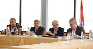 La Nación / Senador expuso esquema de coimas para pasar contrabando en CDE