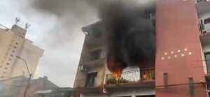 Reportan incendio de una vivienda en pleno microcentro de Asunción