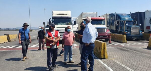 Diario HOY | Anuncios de presión que jaquean a Odesur y exigen a Petropar bajar precio para paraguayos