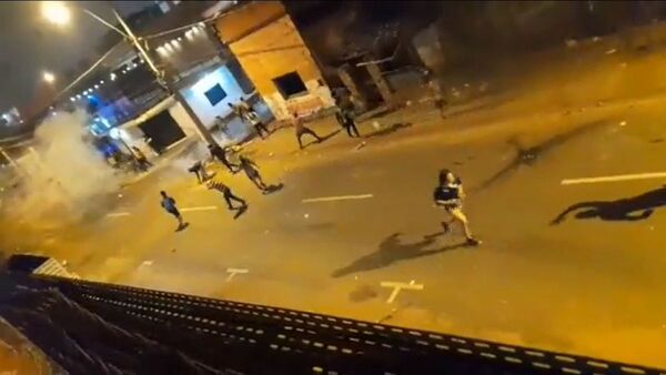 Farra auriazul terminó con enfrentamiento entre barras bravas