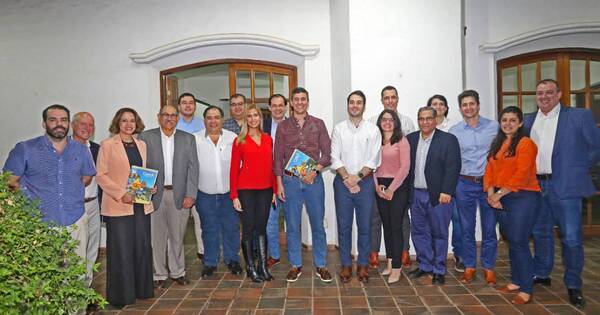 La Nación / Santiago Peña se compromete a respaldar a industrias procesadoras de oleaginosas y cereales