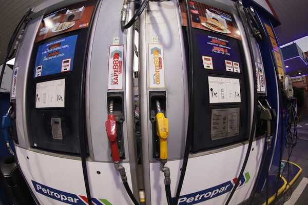 Petropar anuncia reducción de Gs. 600 en combustibles desde sus estaciones propias - .::Agencia IP::.