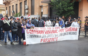 Diario HOY | Nueva protesta frente a Hacienda: exigen mayor presupuesto para construir viviendas sociales