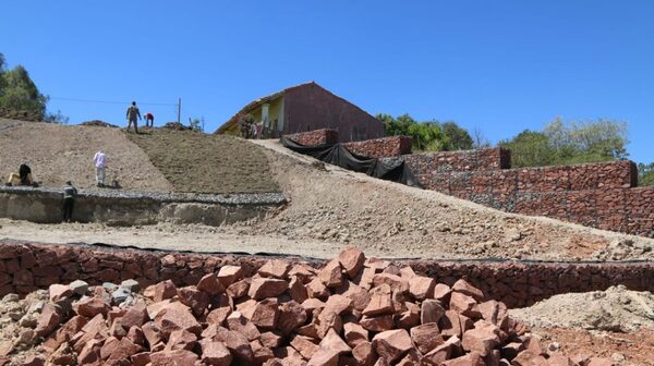 Avanza obra de defensa costera en Villa Franca