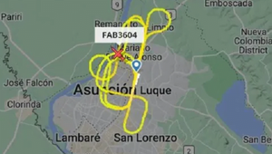 Susto por llamativo sobrevuelo de avión brasileño en Paraguay - Noticiero Paraguay