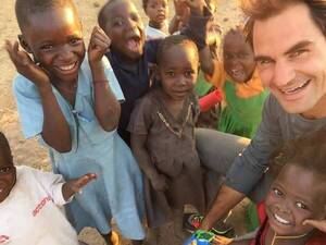 Crónica / La otra cara de Federer: Donó comida, ropa y ayudó a construir varias escuelas en África