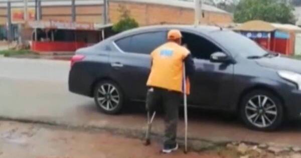 La Nación / Indignante: vendedor ambulante con discapacidad fue asaltado en Coronel Oviedo