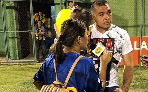 Crónica / Emotivo: Al capitán luqueño le entrevistó ¡su propia esposa con su hija en brazos!