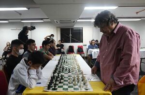 Reto del GM de ajedrez Zenón Franco: Nuevo problema (624) y la solución del anterior (623) - Polideportivo - ABC Color