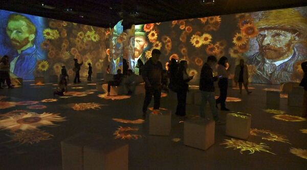 “Van Gogh, el sueño inmersivo” extendería su estadía ante su gran éxito en Asunción - Artes Plásticas - ABC Color