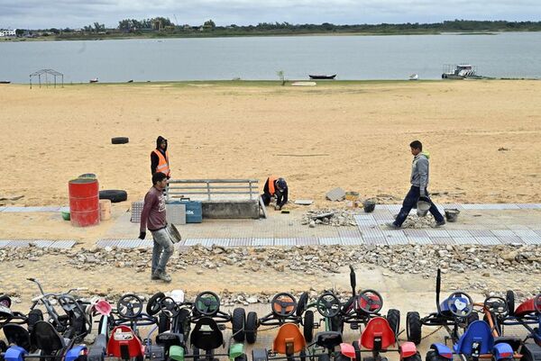 Odesur y sus “milagros”: Nenecho arregla la Costanera de Asunción y manguerea Palma - Nacionales - ABC Color