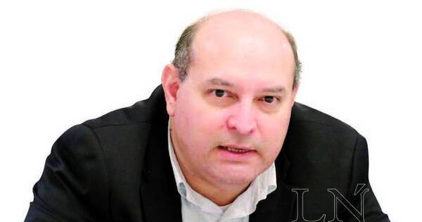 La Nación / “Estamos caminando sobre la cornisa”, afirma ex ministro