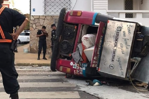Viajaban por Sudamérica y fueron embestidos por bus de la línea 26 en Asunción - Noticiero Paraguay