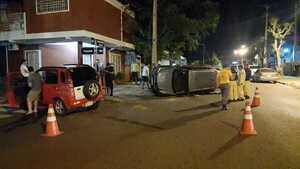 CHOCÓ, PROVOCÓ UN VUELCO Y HUYÓ A PIE CUANDO LE IBAN A HACER EL ALCOTEST
