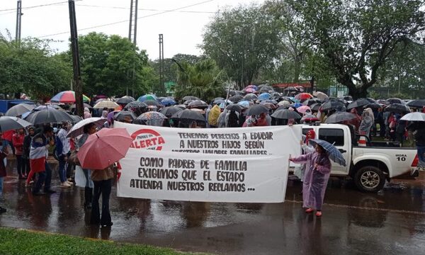 Familias altoparanaenses se manifiestan contra el Plan de Transformación Educativa – Diario TNPRESS