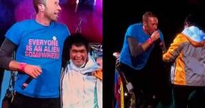 La Nación / Emoción espontánea: Chris Martin subió al escenario a fan con síndrome de Down en Chile