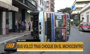 Bus volcó tras choque en el microcentro de Asunción | Telefuturo