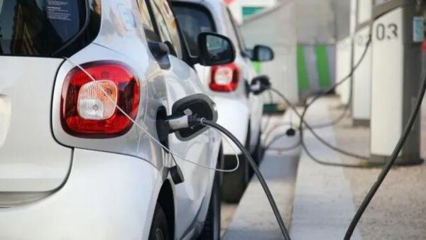 Aumentan en el país las importaciones de autos híbridos y eléctricos | Análisis Macro | 5Días