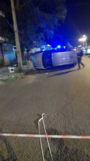 Choque y vuelco en pleno centro de Encarnación