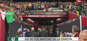 'Tata' Martino, abucheado y agredido tras derrota de México ante Colombia
