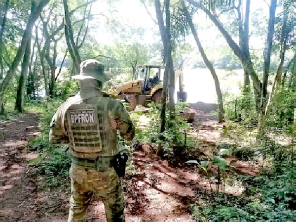 En acción conjunta, fuerzas de seguridad del Brasil destruyen puertos clandestinos