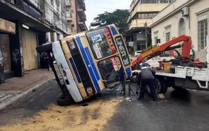 Automovilista cruzó luz roja e impactó contra colectivo en Asunción – Prensa 5