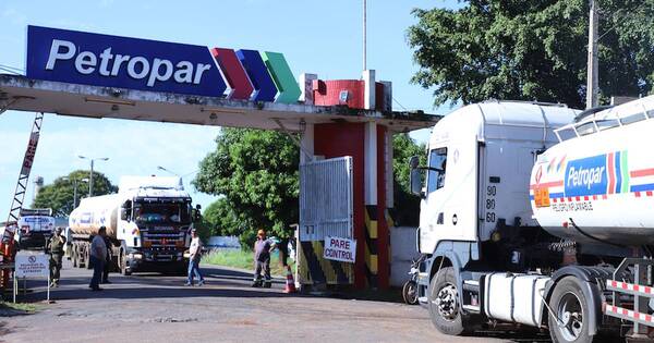 La Nación / Camioneros califican decisión de Petropar como una “tomadura de pelo”