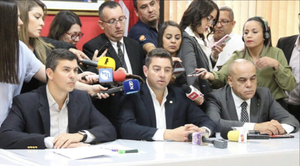 Bancada de Honor Colorado votará a favor de la destitución del Defensor del Pueblo - Noticiero Paraguay