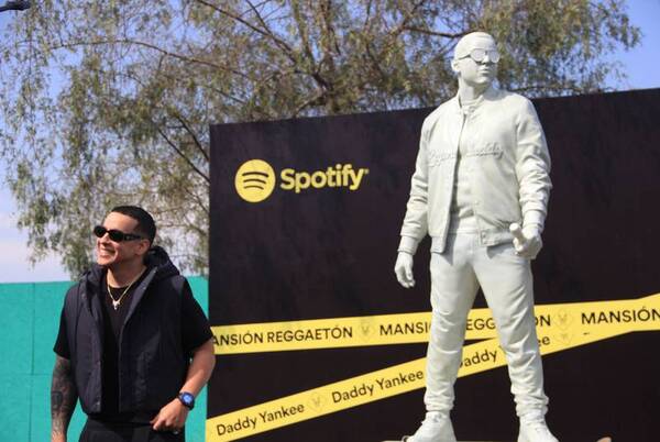 Daddy Yankee tiene una estatua en Chile