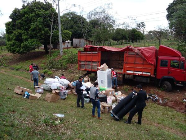 Piratas del asfalto atacan a un camión transportador de encomiendas - Policiales - ABC Color