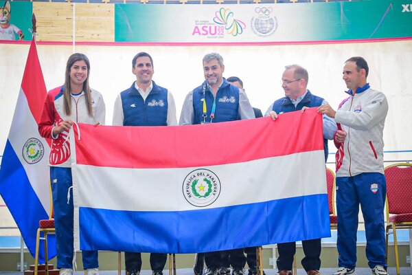El Presidente Mario Abdo entregó la tricolor al Team Paraguay | OnLivePy