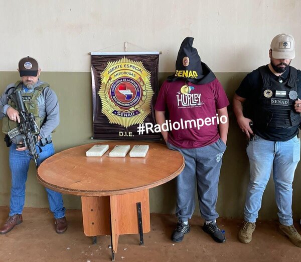 Senad detiene a un sujeto con paquetes de cocaína en estacionamiento de supermercado - Radio Imperio