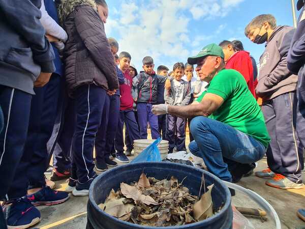 Municipalidad de Villa Hayes impulsa talleres de compostajes orgánicos a estudiantes