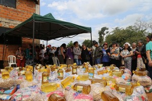 Asistencia a familias integrantes de la Organización de Mujeres Emprendedoras en Itauguá.