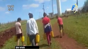 ¡Triste realidad! Familias peregrinan kilómetros en busca de agua en Hohenau | Noticias Paraguay