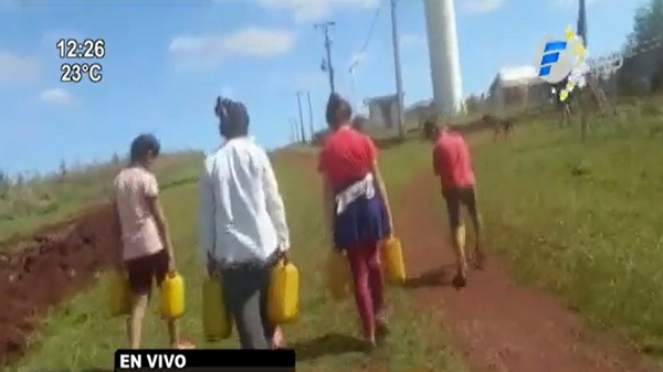 ¡Triste realidad! Familias peregrinan kilómetros en busca de agua en Hohenau | Noticias Paraguay