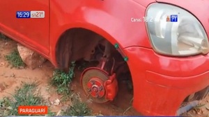 ¡Tremendo! Robaron las cuatro ruedas a un vehículo estacionado en una casa | Noticias Paraguay