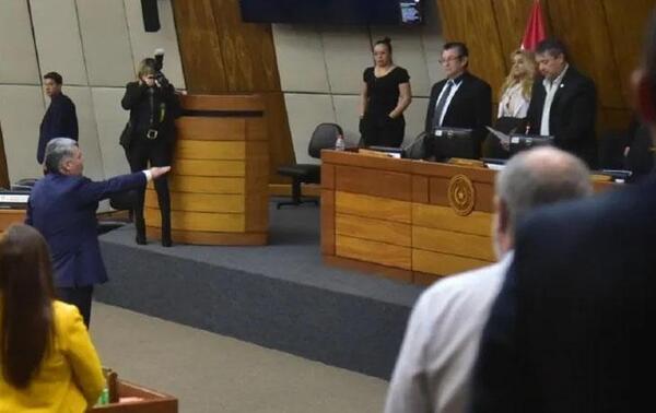 Diputados aceptan renuncia de Miguel Godoy y Rafael Ávila jura como defensor del Pueblo – Prensa 5