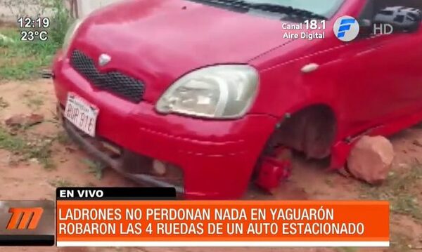 ¡El colmo! Robaron las ruedas de un automóvil | Telefuturo