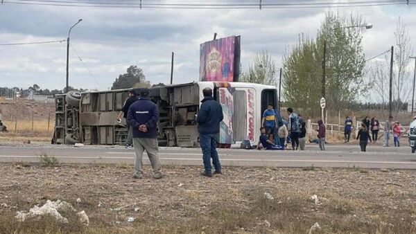 Un muerto y varios heridos tras accidentarse micro con hinchas de Boca