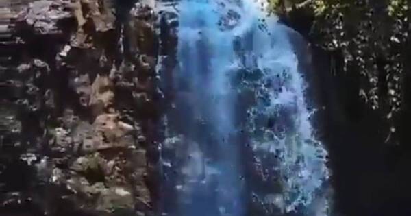 La Nación / ¡Indignante!: tiñeron las aguas de una cascada natural para descubrir el sexo de su bebé