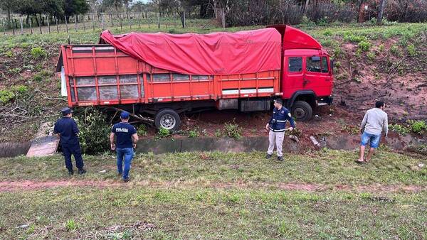 Crónica / Yataity del Norte: Delincuentes vaciaron un transportador de encomiendas