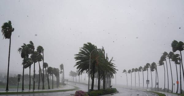 La Nación / Ian, peligroso huracán, tocó tierra en Florida
