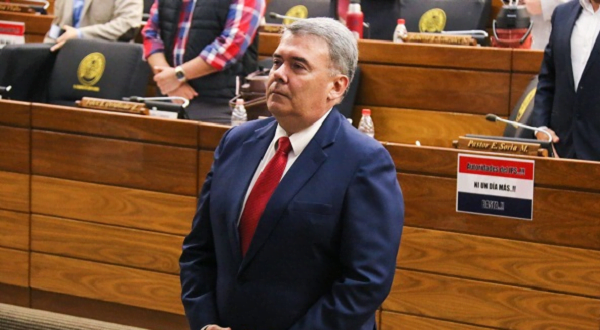 Nuevo Defensor asume y anuncia auditoría - Noticiero Paraguay