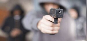 Alumno de un colegio amenaza con matar a todos sus compañeros con arma de fuego