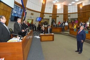 Diputados acepta renuncia de Miguel Godoy y jura nuevo defensor del Pueblo - ADN Digital