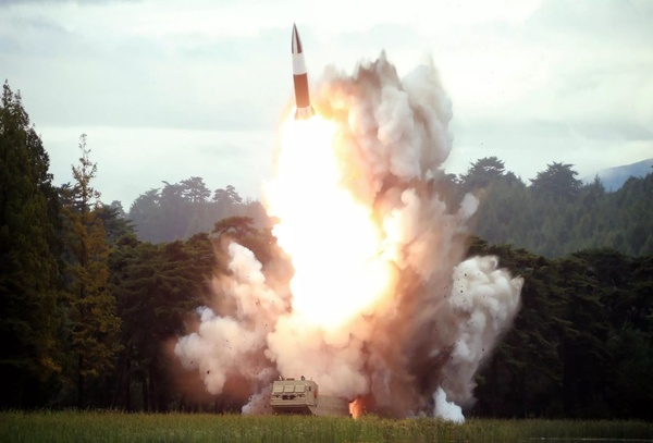 Corea del Norte lanza dos misiles balísticos previo a la visita de Kamala Harris a Seúl | 1000 Noticias
